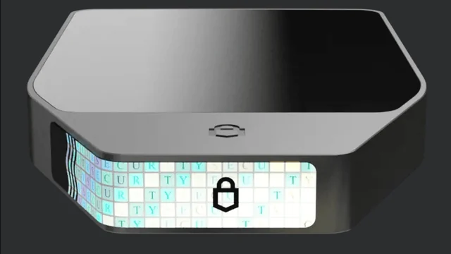 Safe 7 USB-C port with its holographic seal